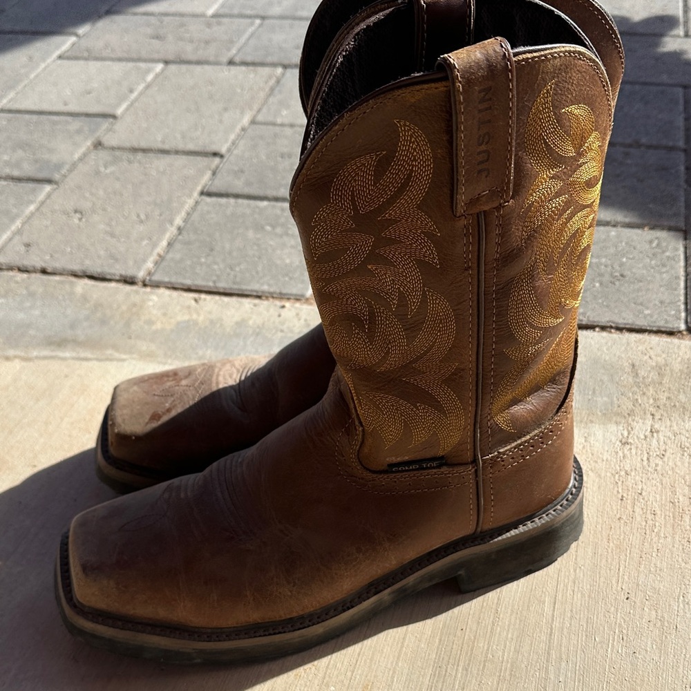 Justin Boots Men's Brown and Gold Western Boots